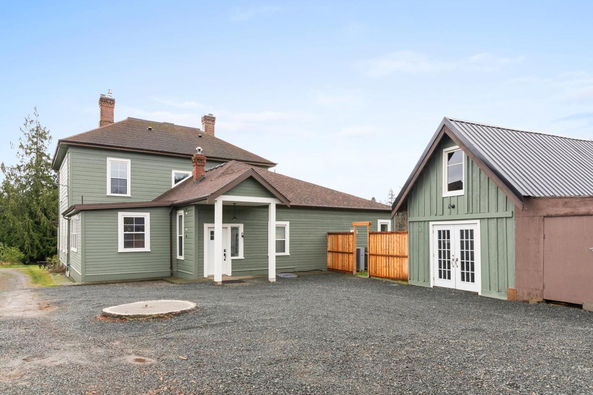 Woodside Farm Country Inn Sooke Exterior photo