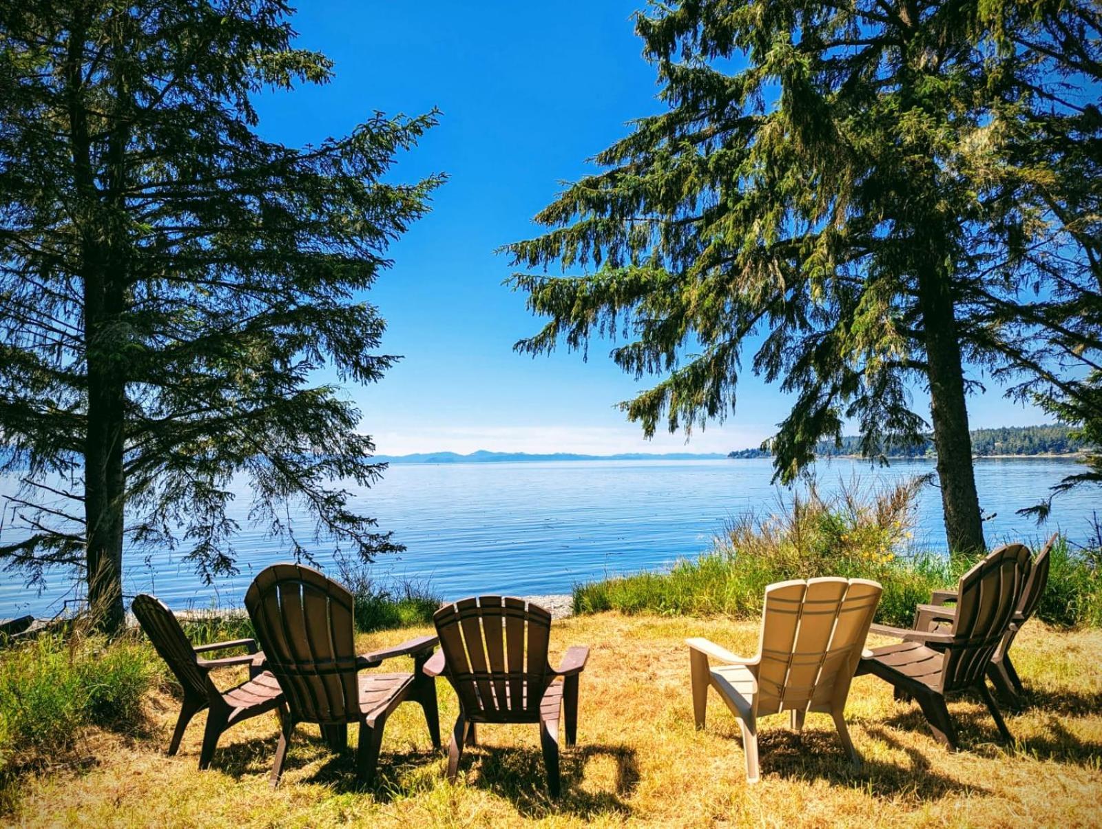 Woodside Farm Country Inn Sooke Exterior photo