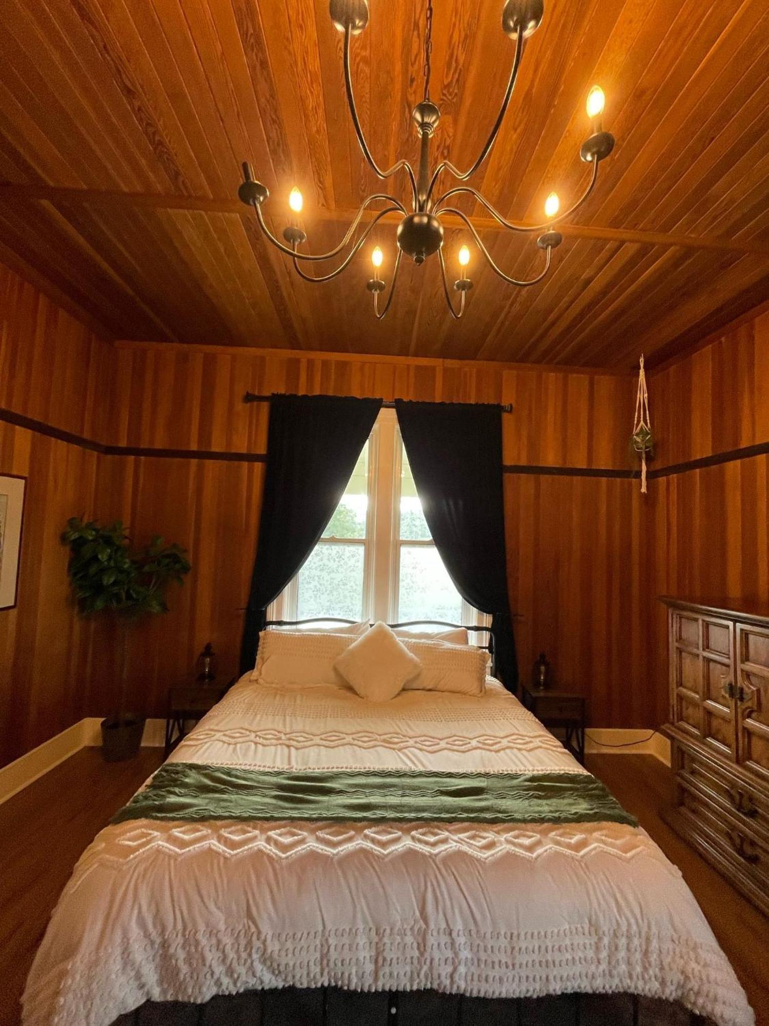 Woodside Farm Country Inn Sooke Exterior photo